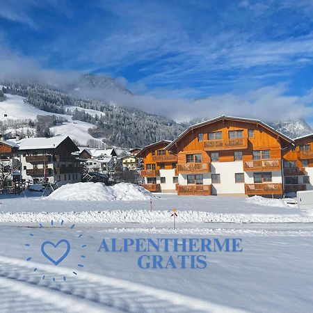 Bauernhofhotel "Die Unterbergerin": Farm Stay with Spa Access in Gastein Dorfgastein Exterior photo