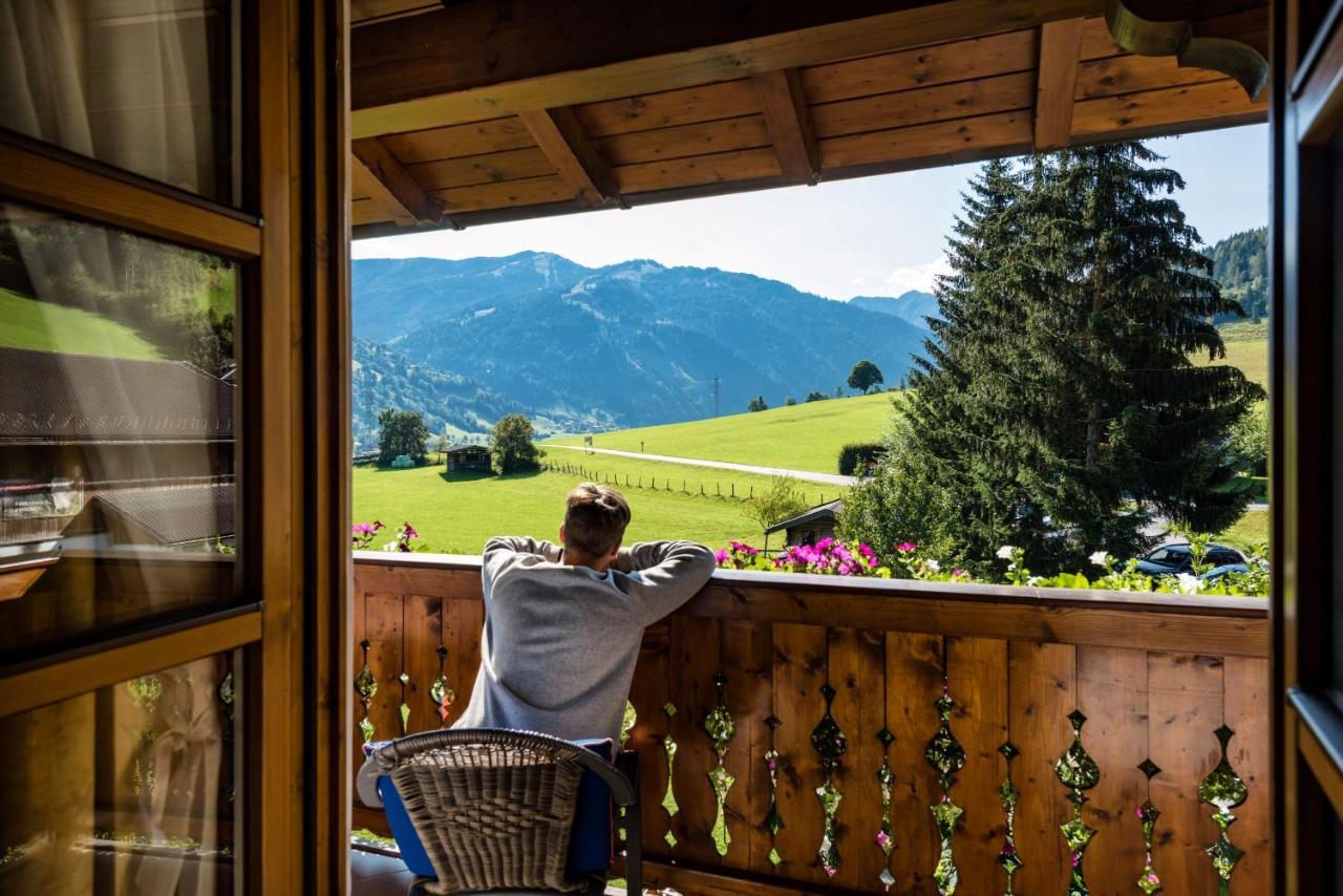 Bauernhofhotel "Die Unterbergerin": Farm Stay with Spa Access in Gastein Dorfgastein Exterior photo